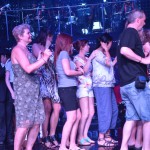 Publico y turistas disfrutando de la noche de caranaval en IFA Villas Bavaro Resort & Spa