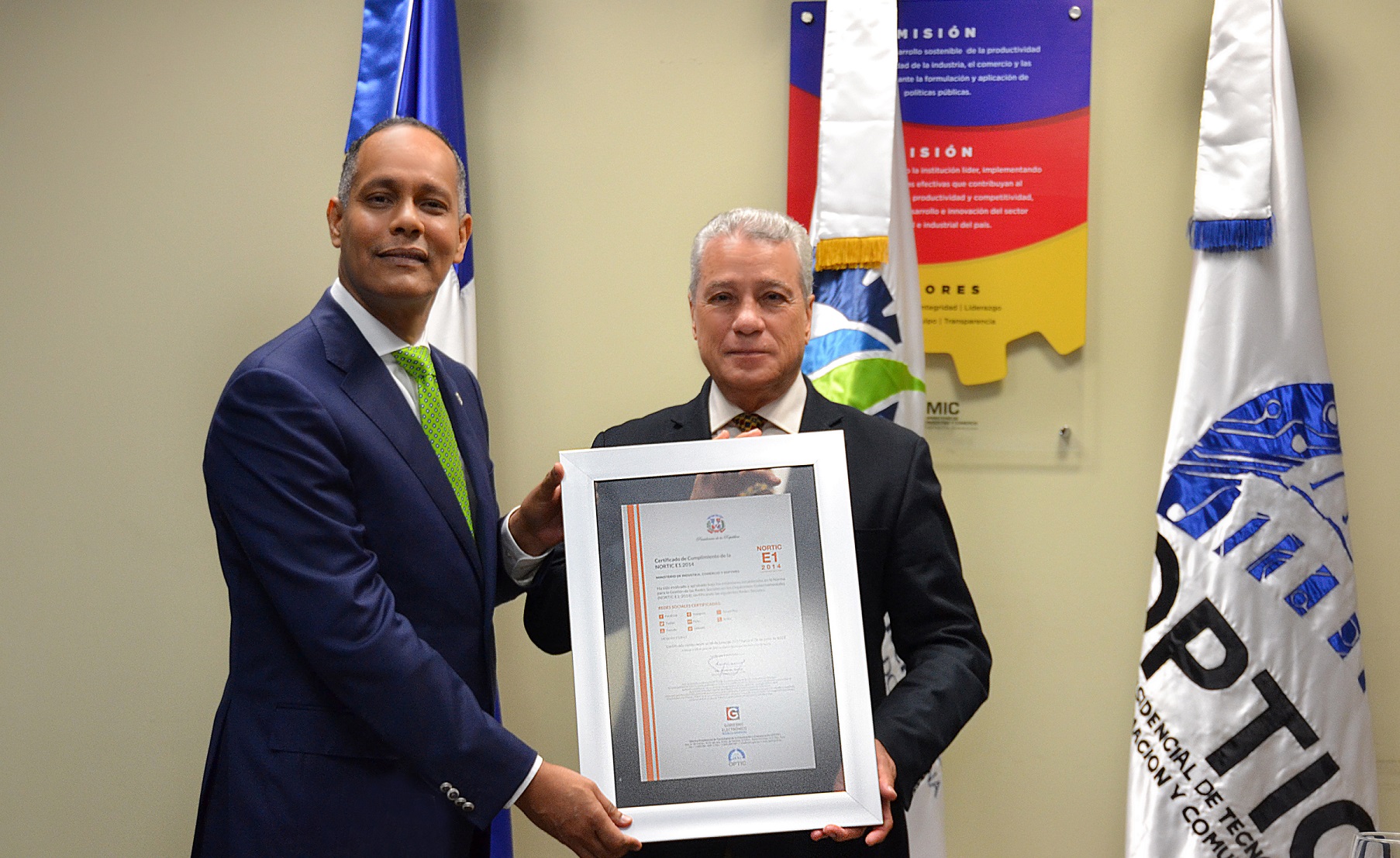 Armando García y Nelsón Toca Simó; director y ministro